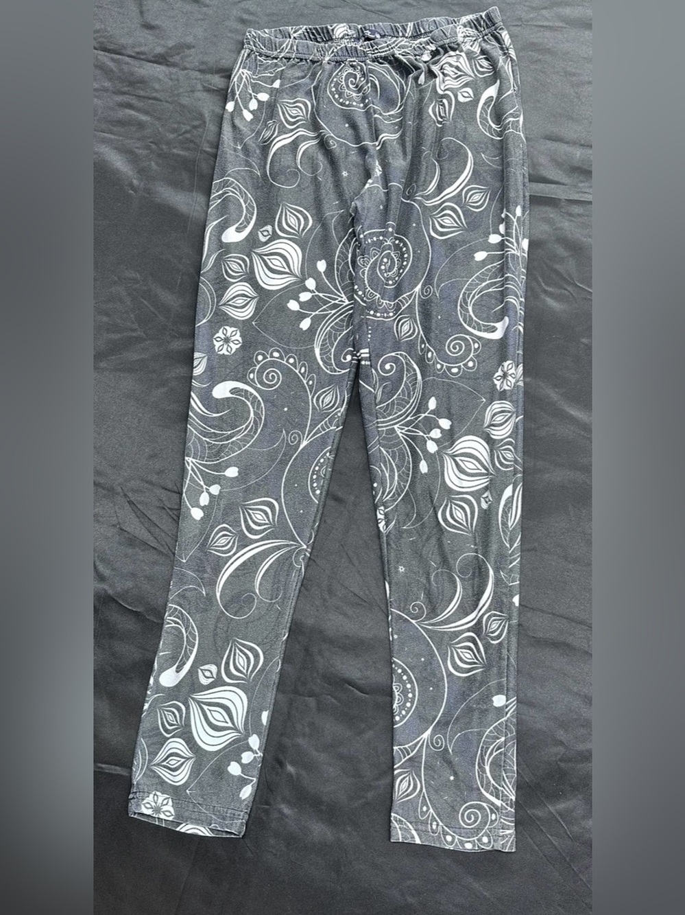 #B-6 Lily Gray & White Floral Swirl Leggings